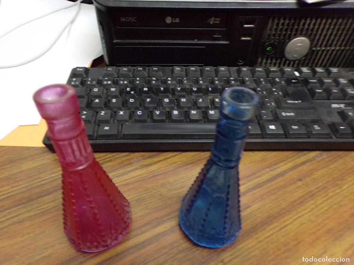 Antig&uuml;edades: ESTAMOS LIQUIDANDO. pareja de peque&ntilde;os jarrones violeteros - Foto 4