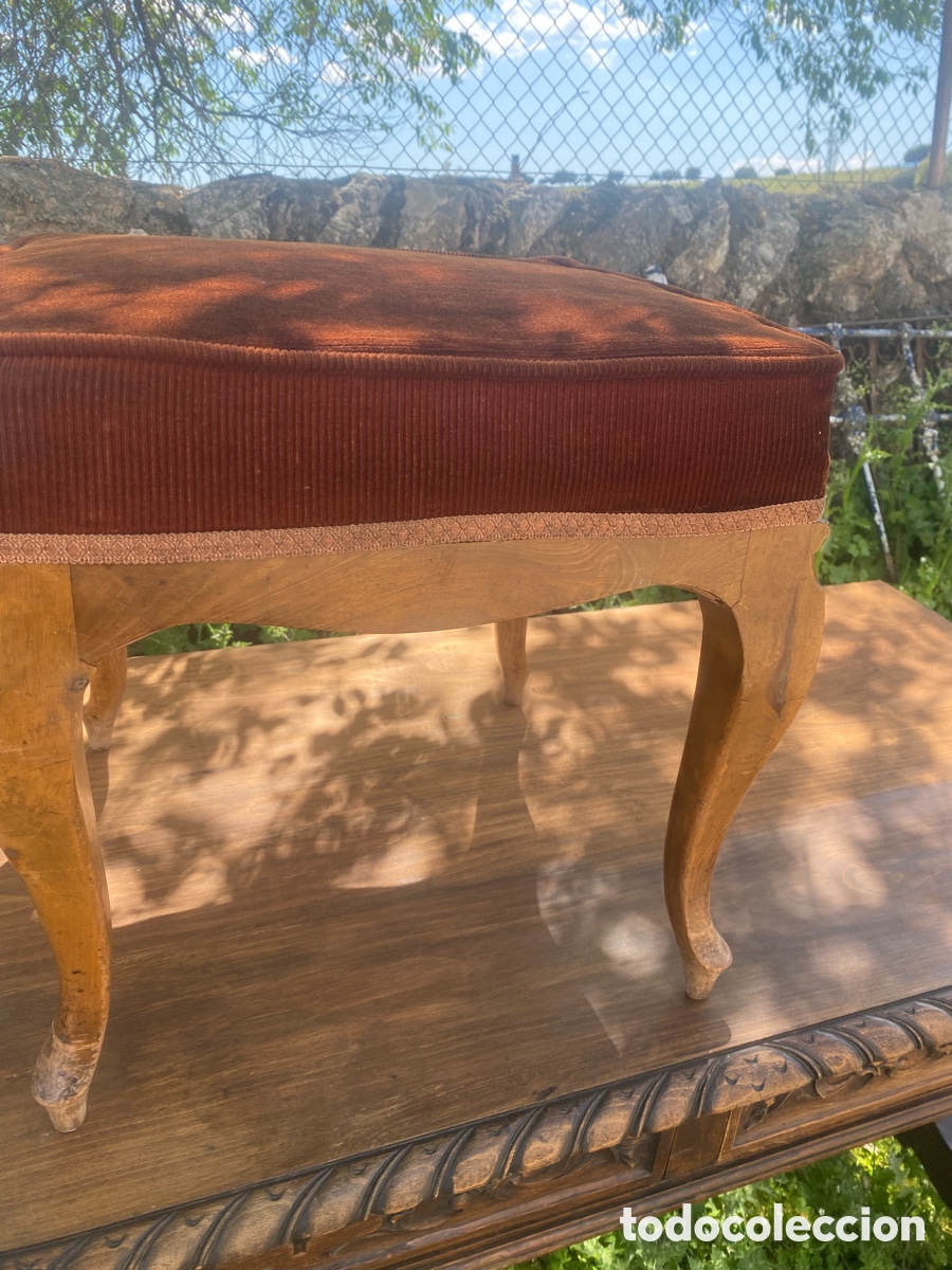 Antig&uuml;edades: Escabel en madera de nogal - Foto 1