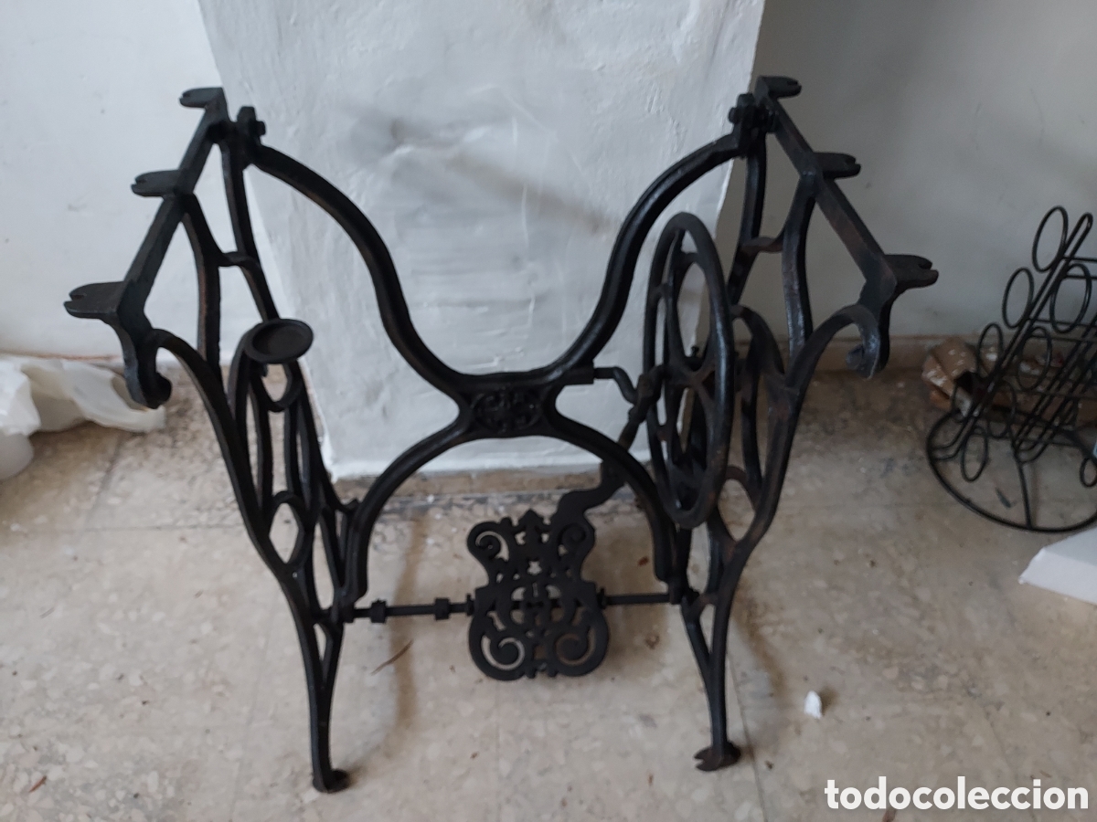 Antig&uuml;edades: Pie de m&aacute;quina de coser - Foto 2