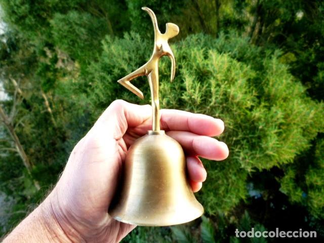 Antig&uuml;edades: CAMPANA BAILARINA EN BRONCE Y LAT&Oacute;N - Foto 1