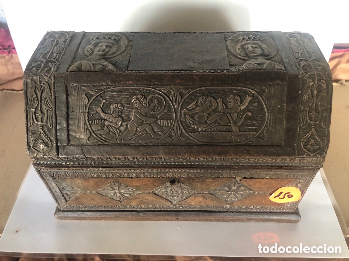 Antig&uuml;edades: arqueta de madera con metal repujado - Foto 1