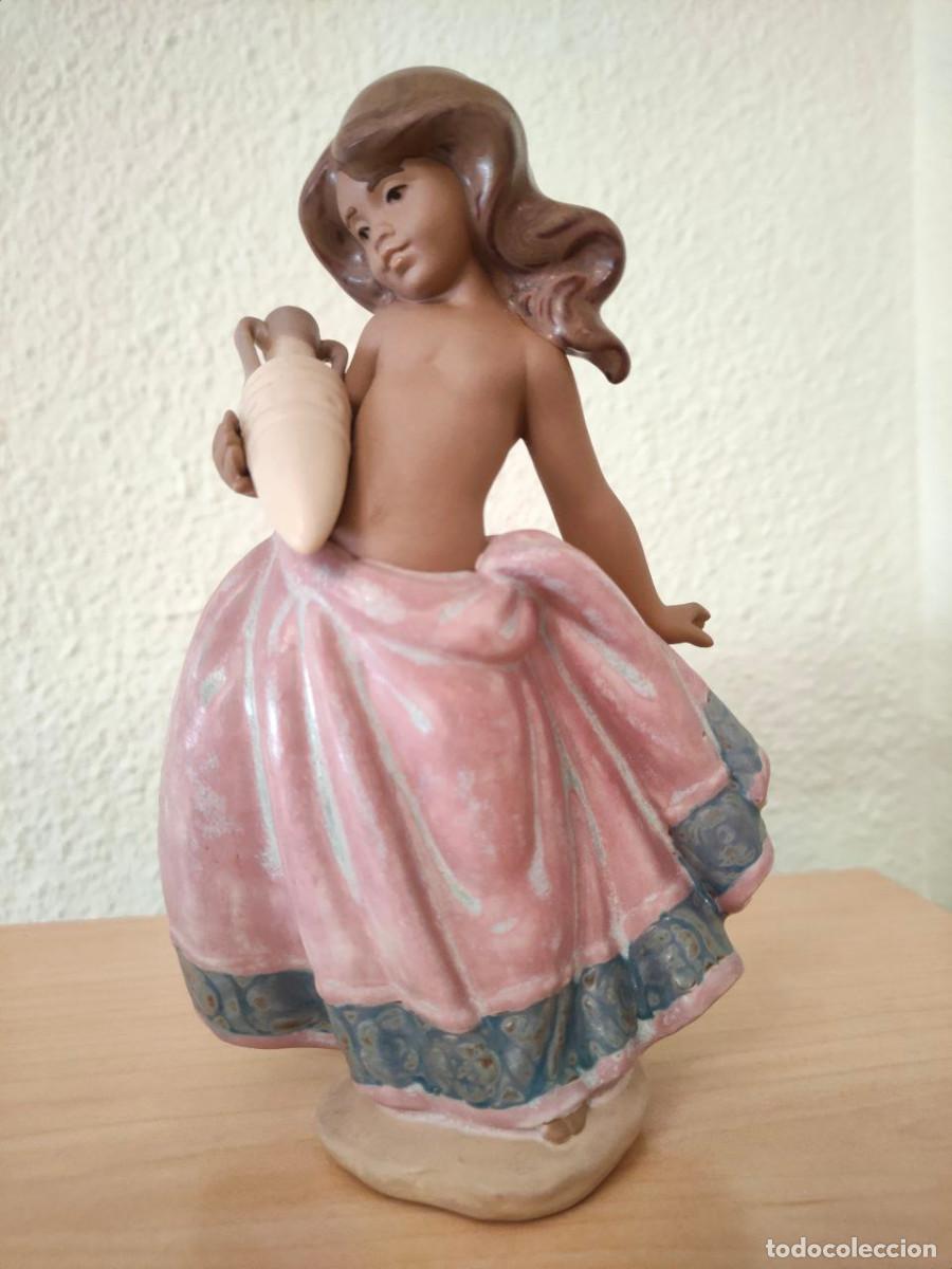 Antig&uuml;edades: Aguadora, figurita de Lladr&oacute; - Foto 1