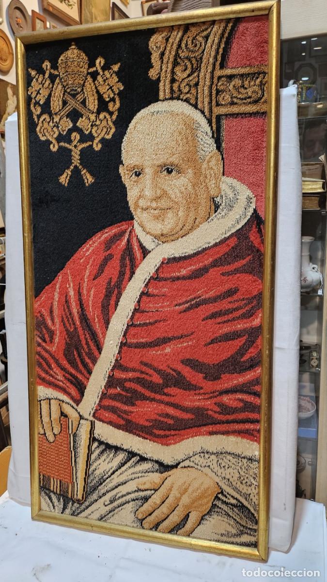Antig&uuml;edades: tapiz en marcado el papa - Foto 1