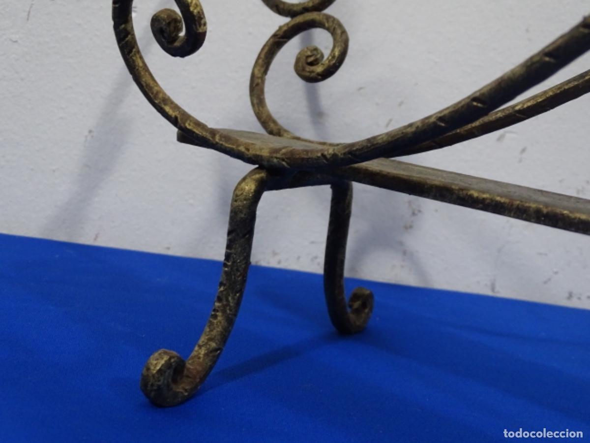 Antig&uuml;edades: ANTIGUO REVISTERO EN FORJA. - Foto 4