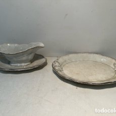 Antigüedades: SALSERA Y BANDEJA DE PORCELANA, SELLO PORCELANA OPACA SEVILLA ANTIGUA.
