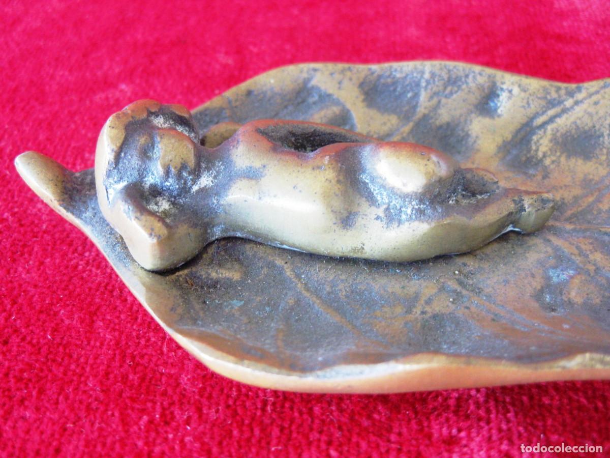 Antig&uuml;edades: TARJETERO EN BRONCE MACIZO FORMA DE HOJA CON BEB&Eacute; DORMIDO - Foto 3