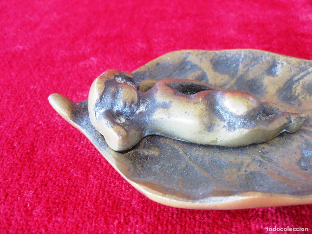 Antig&uuml;edades: TARJETERO EN BRONCE MACIZO FORMA DE HOJA CON BEB&Eacute; DORMIDO - Foto 4