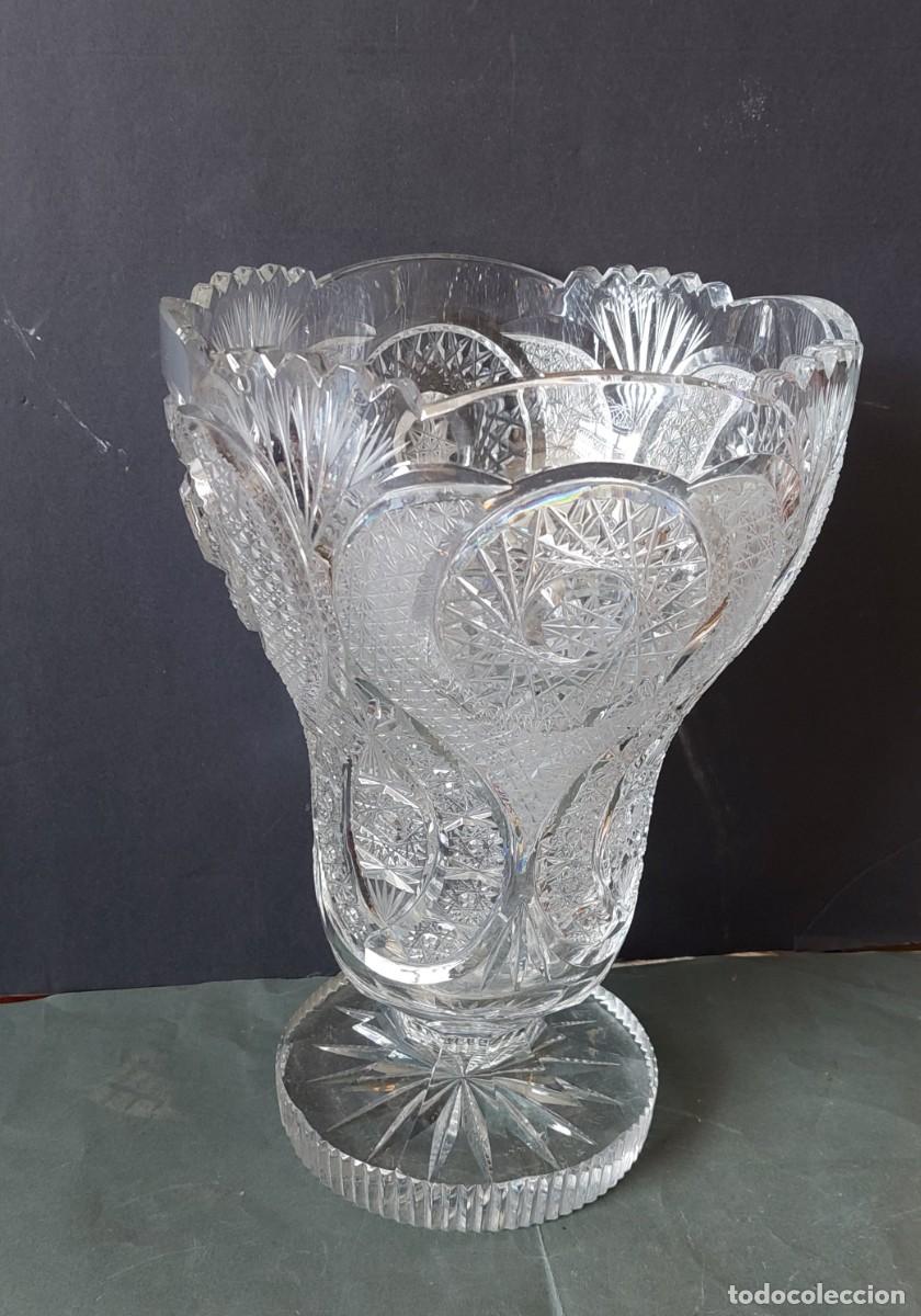 Antig&uuml;edades: Gran florero de cristal tallado de Bacarrat - Foto 1