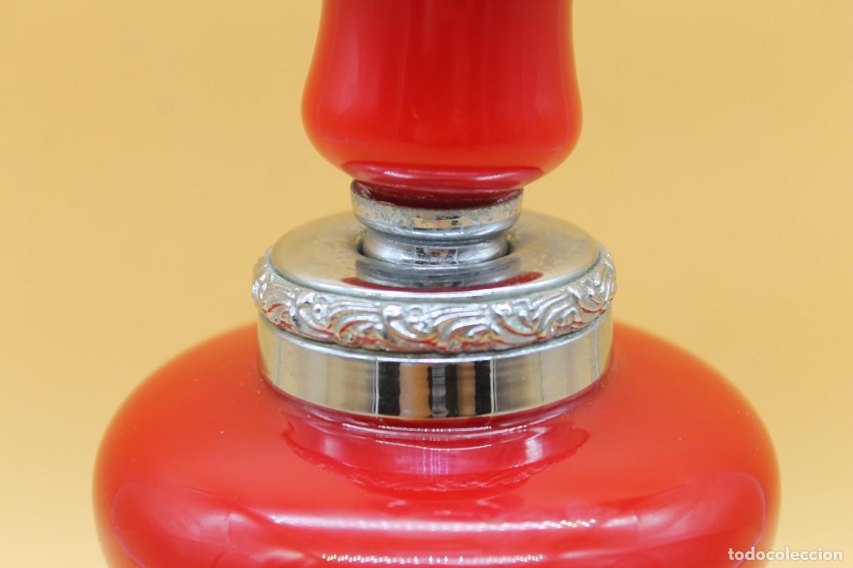 Antig&uuml;edades: BOTELLA O PERFUMERO ROJO CRISTAL OPALINA - Foto 3