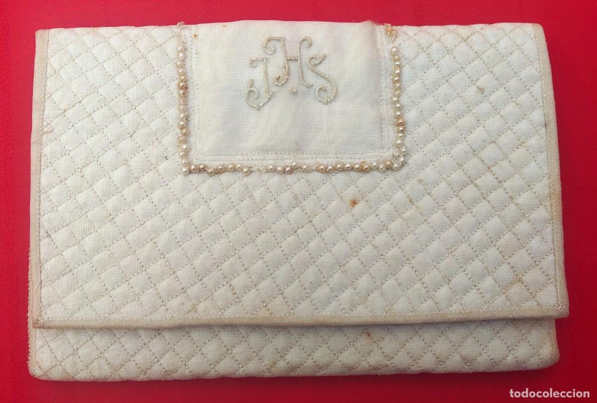 Antig&uuml;edades: MONEDERO O CARTERA BORDADA CON AVALORIOS E INICIALES - Foto 1