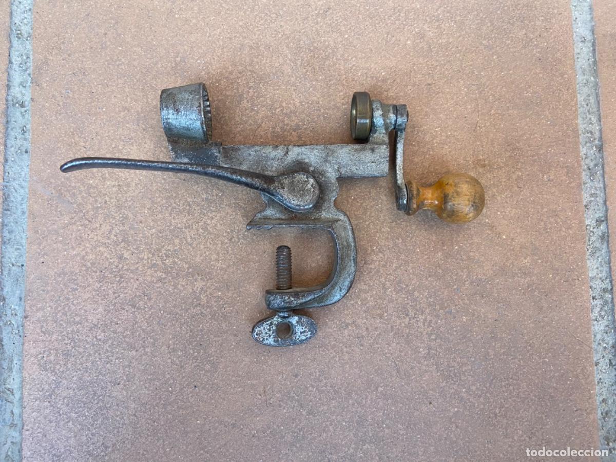 Antig&uuml;edades: ANTIGUO CARGADOR DE CARTUCHOS DE CAZA PARA RELLENAR CARTUCHOS RECARGA