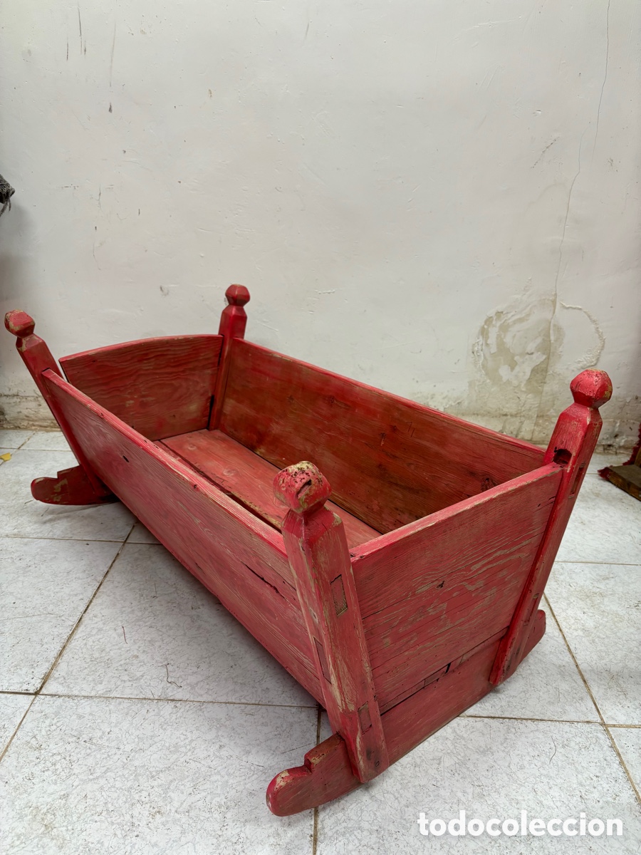Antig&uuml;edades: Cuna de madera policromada - Foto 1
