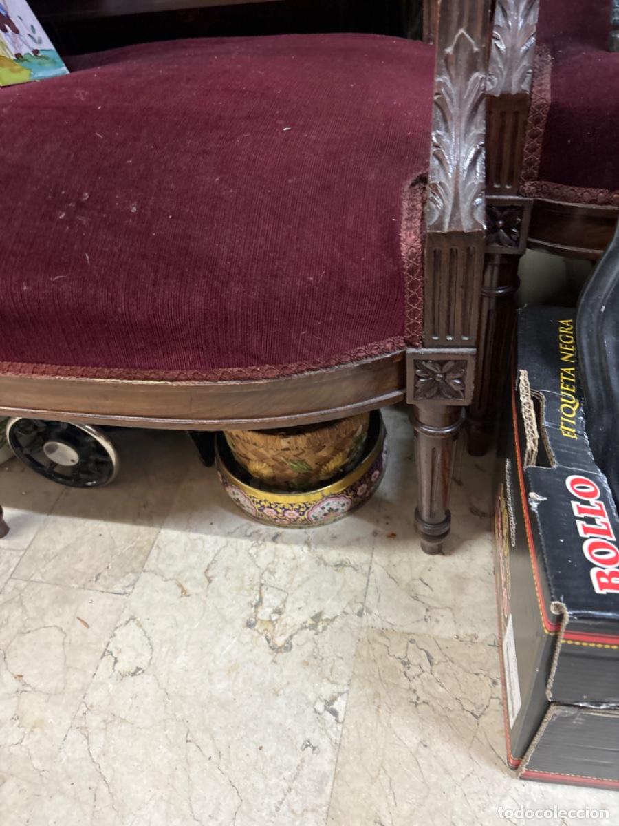 Antig&uuml;edades: Tresillo rojo en buen estado - Foto 8