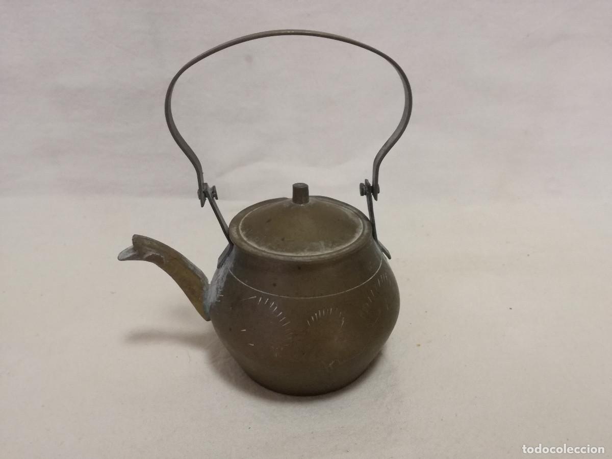 Antig&uuml;edades: PEQUE&Ntilde;A TETERA / CAFETERA DE BRONCE / LATON - Foto 1