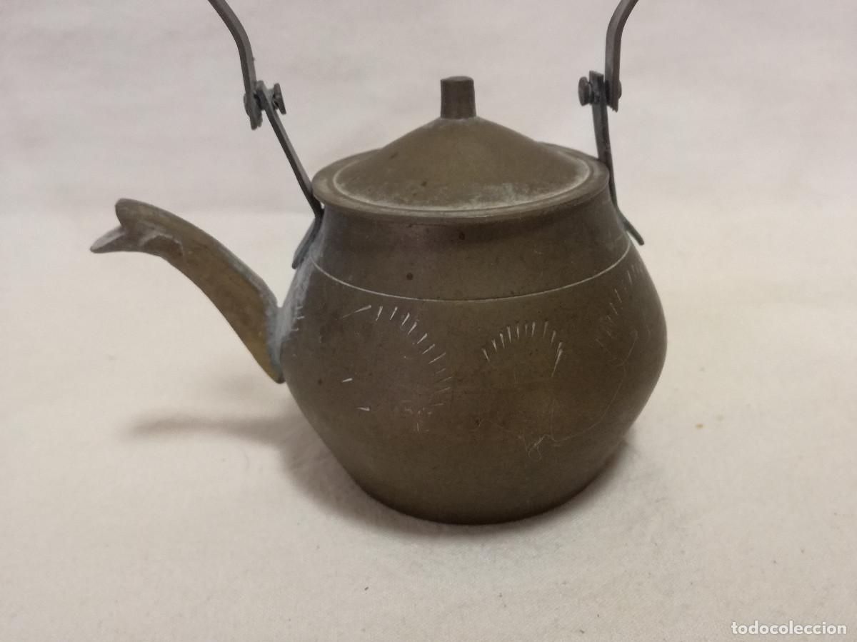 Antig&uuml;edades: PEQUE&Ntilde;A TETERA / CAFETERA DE BRONCE / LATON - Foto 2