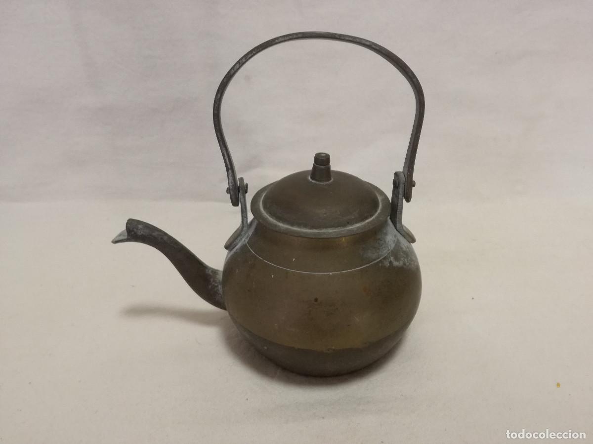 Antig&uuml;edades: PEQUE&Ntilde;A TETERA / CAFETERA DE BRONCE / LATON - Foto 1