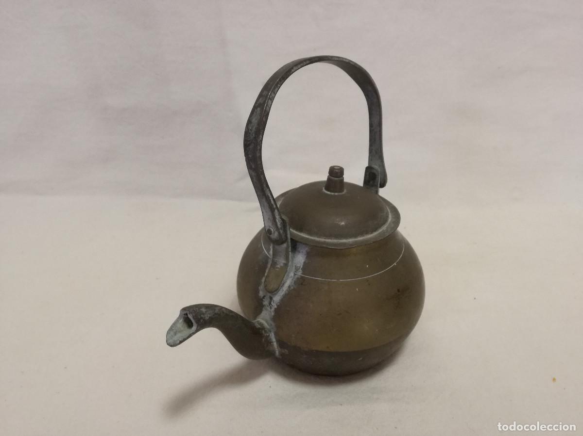 Antig&uuml;edades: PEQUE&Ntilde;A TETERA / CAFETERA DE BRONCE / LATON - Foto 2