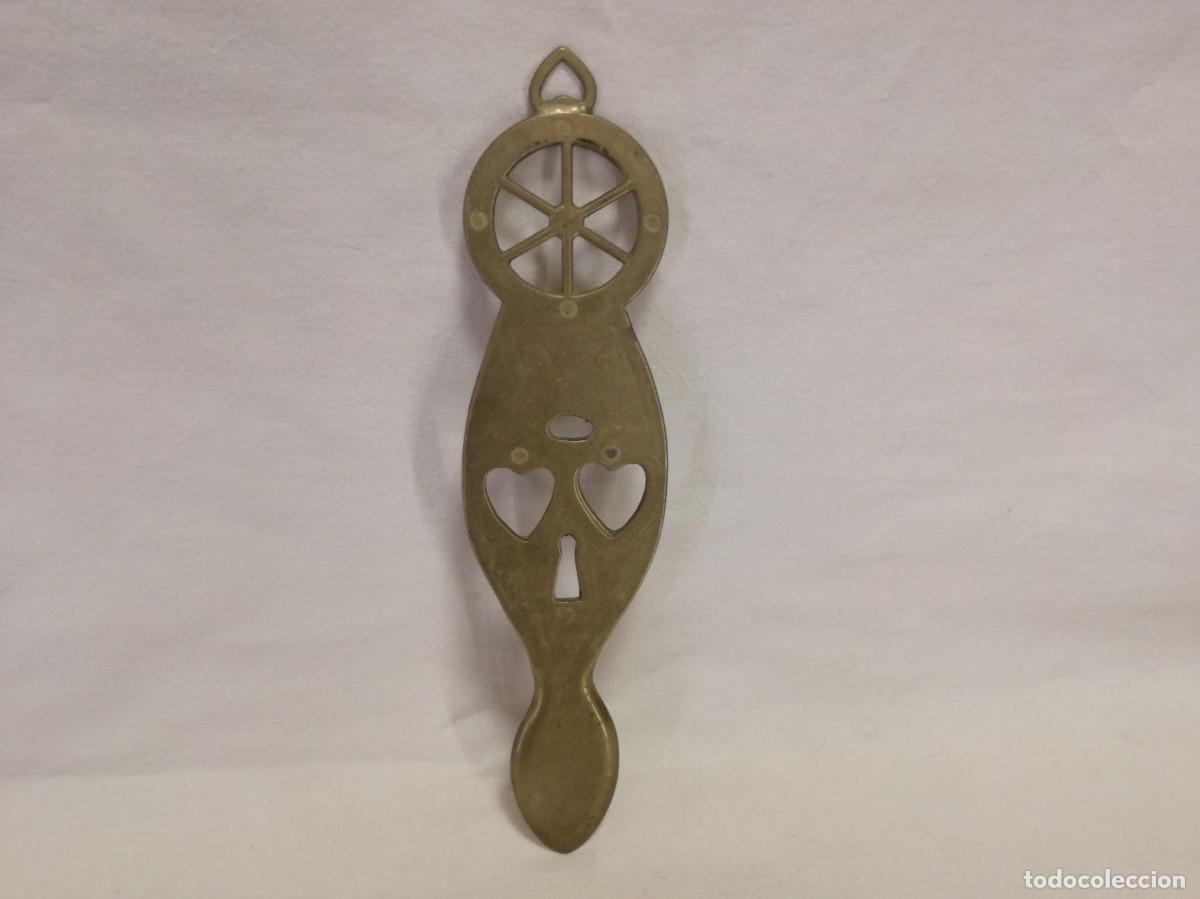 Antig&uuml;edades: CUCHARA DECORATIVA DE BRONCE / LATON - Foto 5