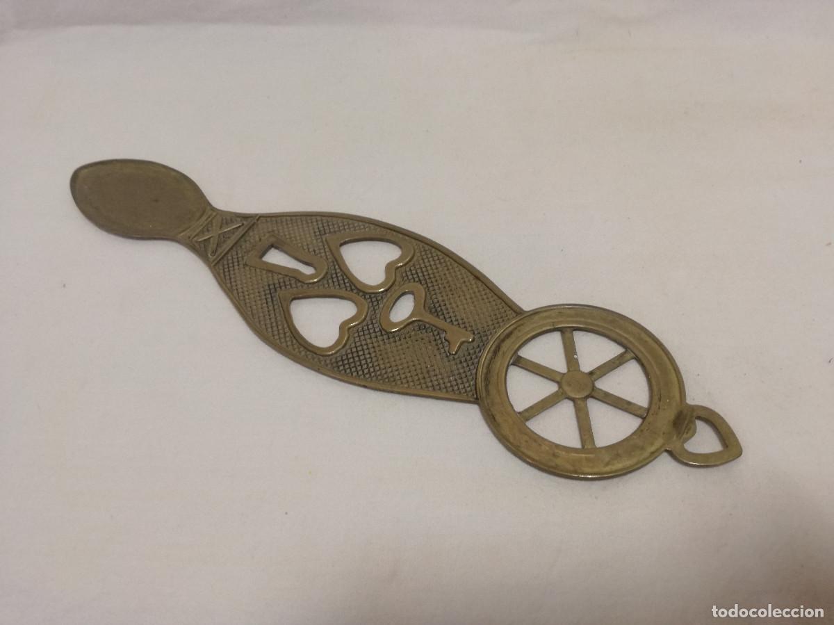 Antig&uuml;edades: CUCHARA DECORATIVA DE BRONCE / LATON - Foto 6