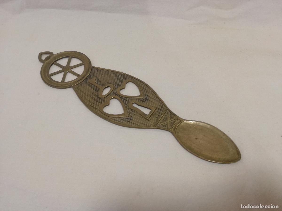 Antig&uuml;edades: CUCHARA DECORATIVA DE BRONCE / LATON - Foto 7