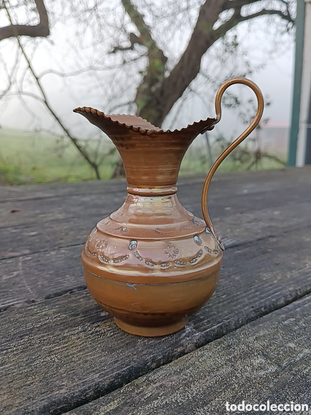 Antig&uuml;edades: PEQUE&Ntilde;A JARRA EN COBRE REPUJADO. - Foto 1