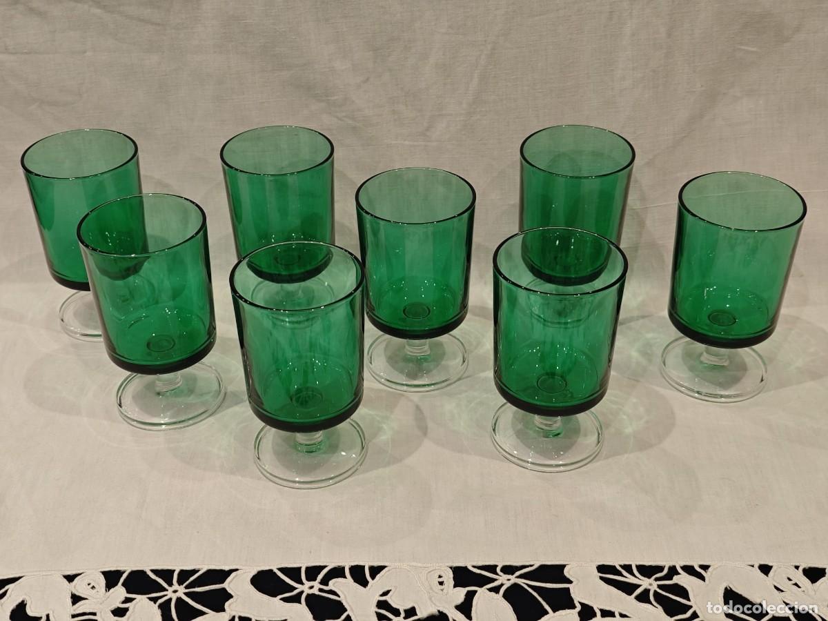 Antig&uuml;edades: 8 copas color verde en vidrio. - Foto 1