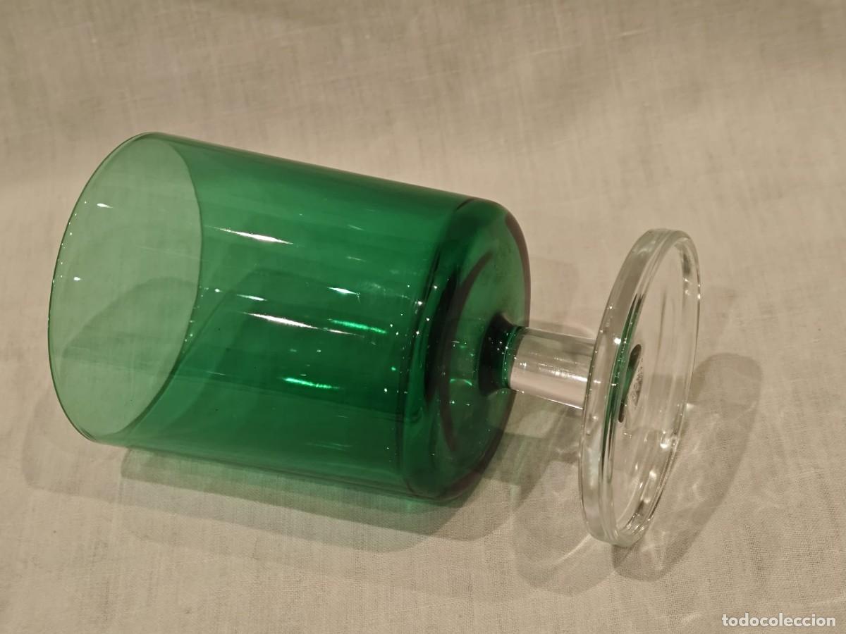 Antig&uuml;edades: 8 copas color verde en vidrio. - Foto 5