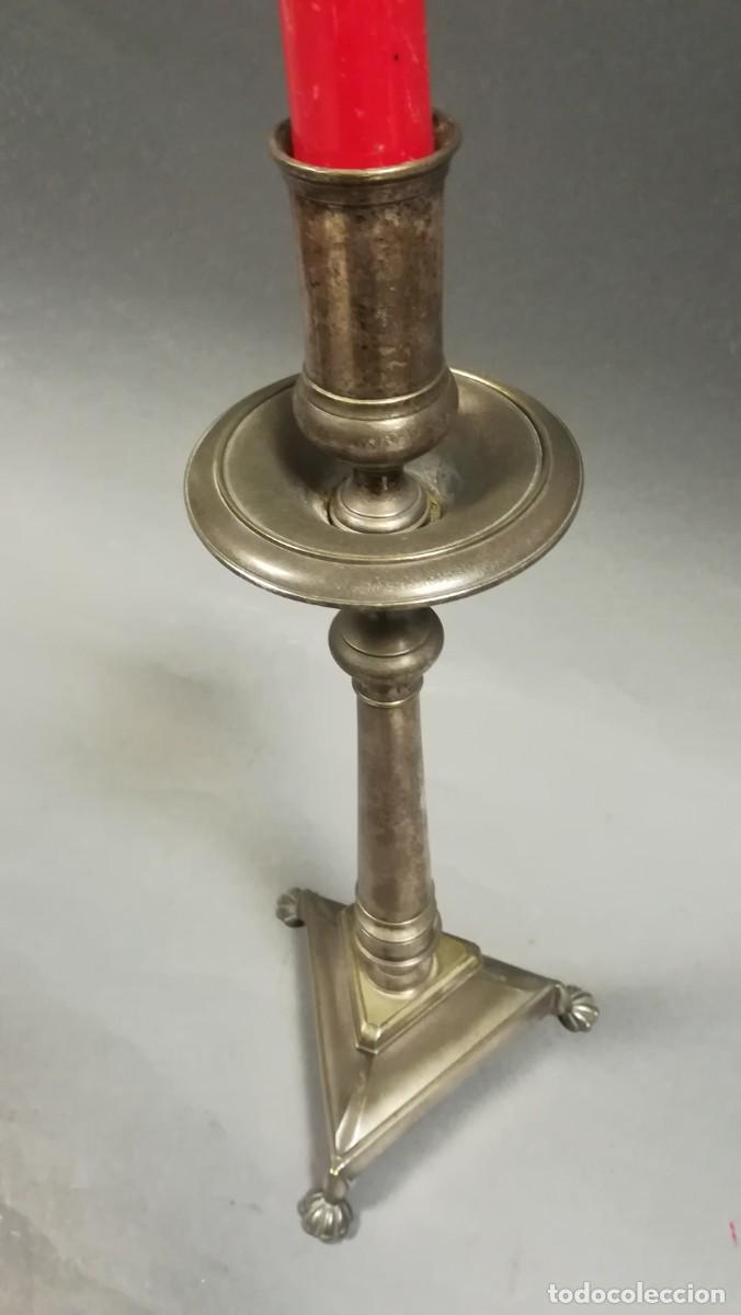 Antig&uuml;edades: CANDELERO DE METAL PLATEADO - Foto 2
