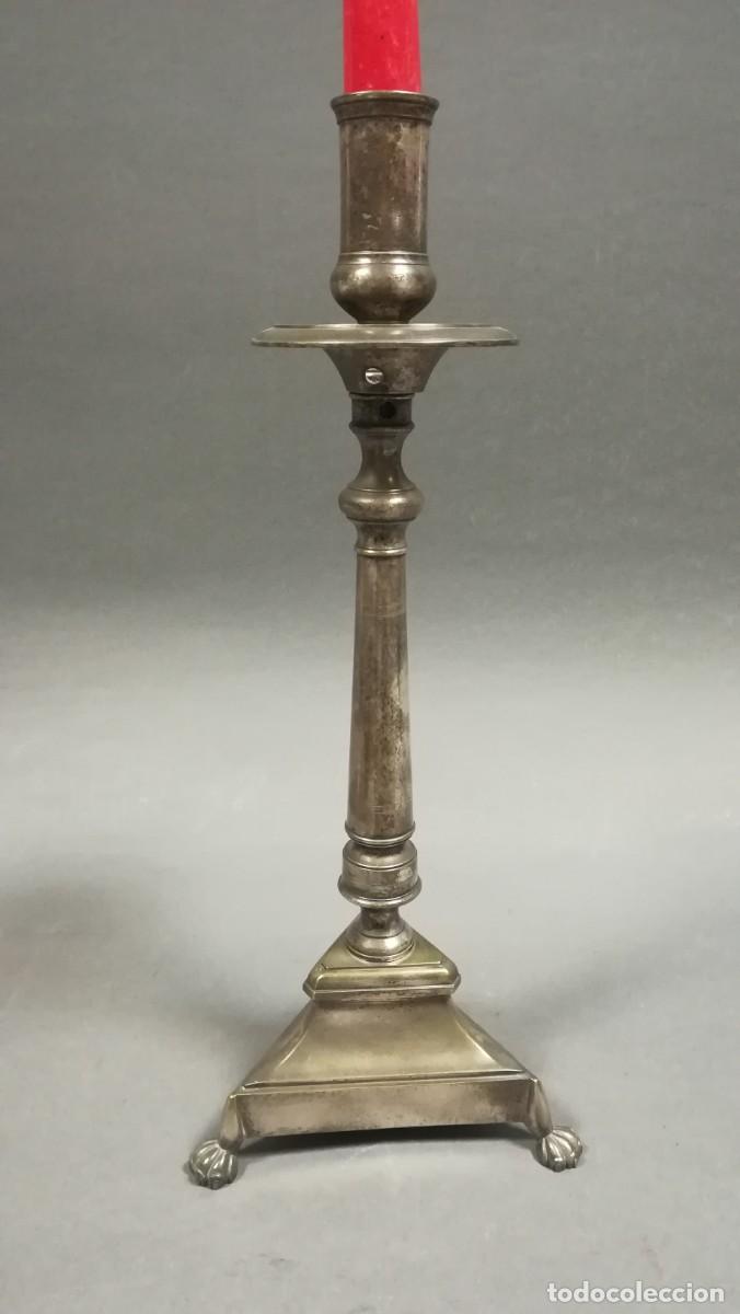 Antig&uuml;edades: CANDELERO DE METAL PLATEADO - Foto 4