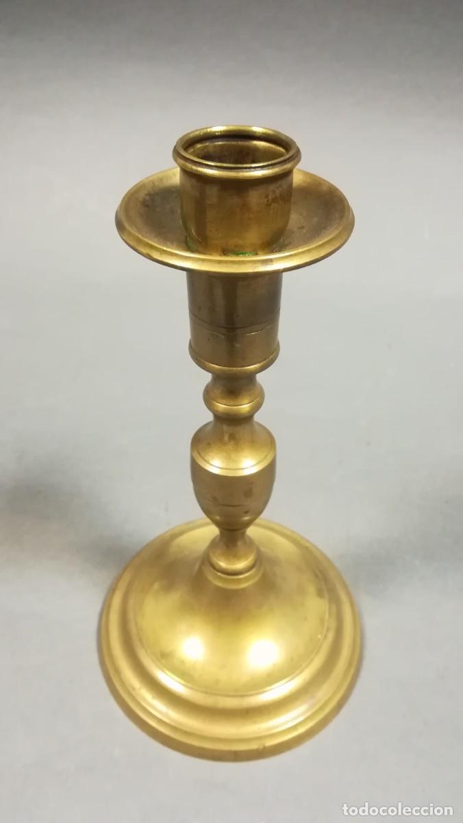 Antig&uuml;edades: CANDELERO DE BRONCE ANTIGUO - Foto 1