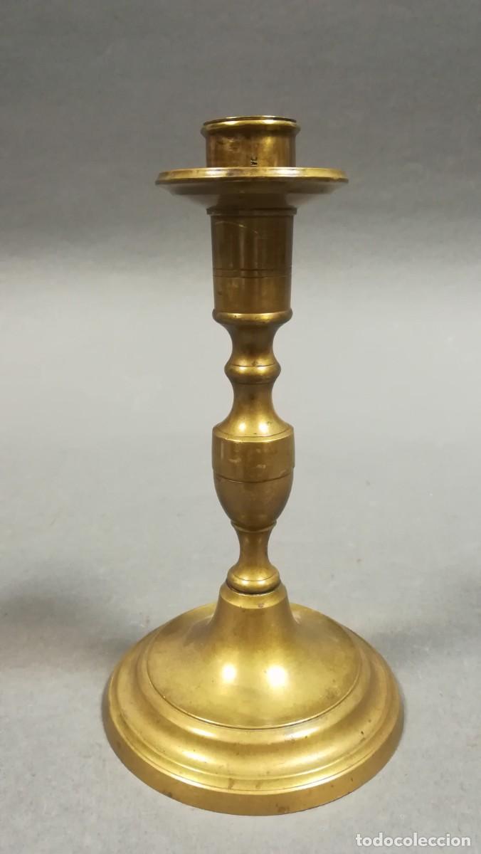 Antig&uuml;edades: CANDELERO DE BRONCE ANTIGUO - Foto 3