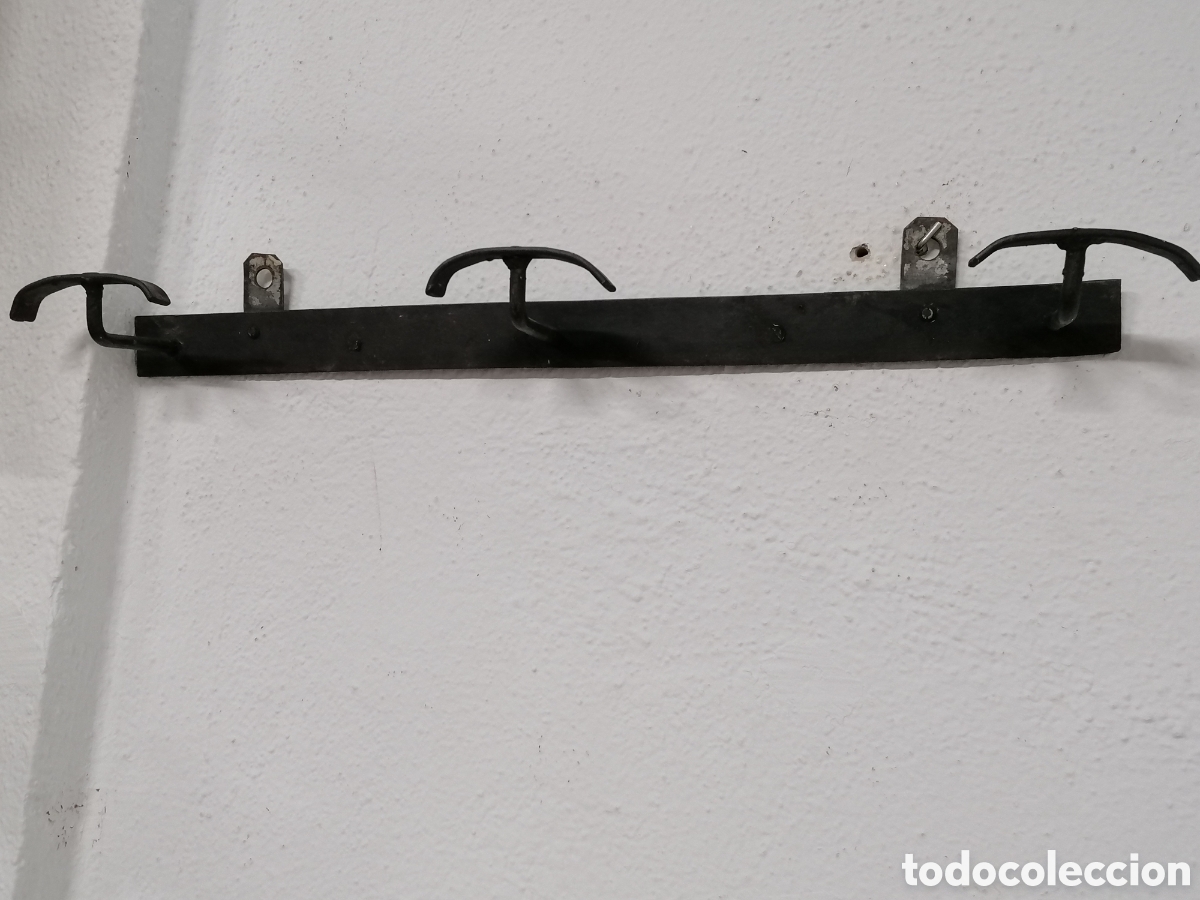 Antig&uuml;edades: Perchero de pared de hierro antiguo - Foto 2