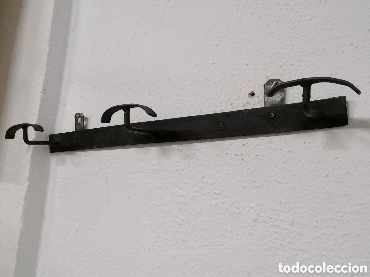 Antig&uuml;edades: Perchero de pared de hierro antiguo - Foto 3