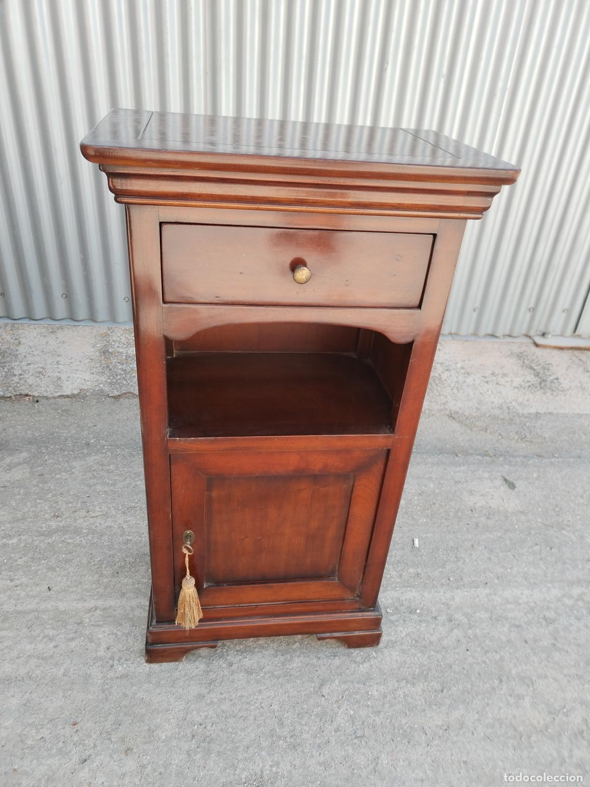 Antig&uuml;edades: mueble auxilar de madera maciza - Foto 1