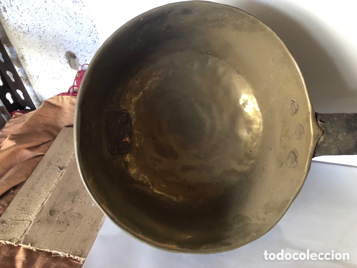 Antig&uuml;edades: cazo de laton con asa de forja - Foto 2