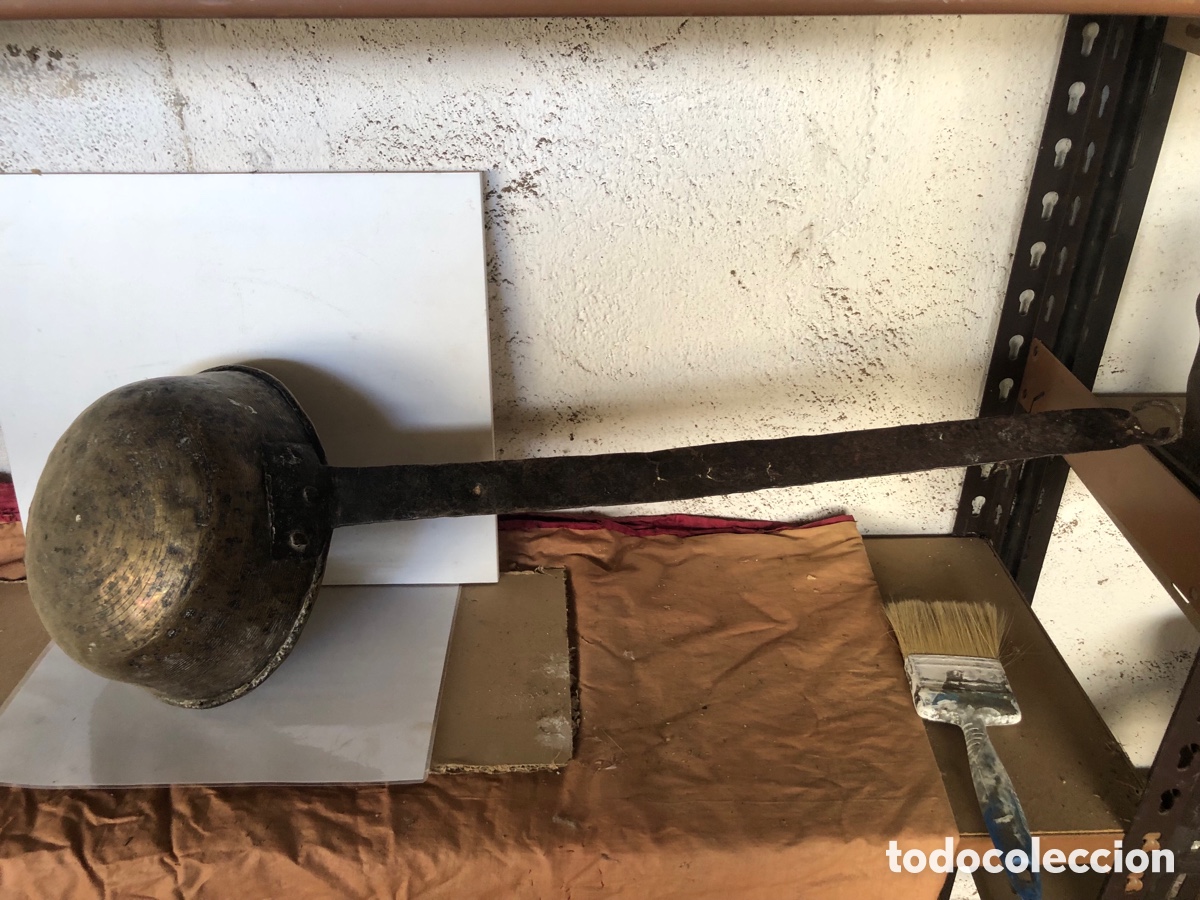 Antig&uuml;edades: cazo de laton con asa de forja - Foto 4