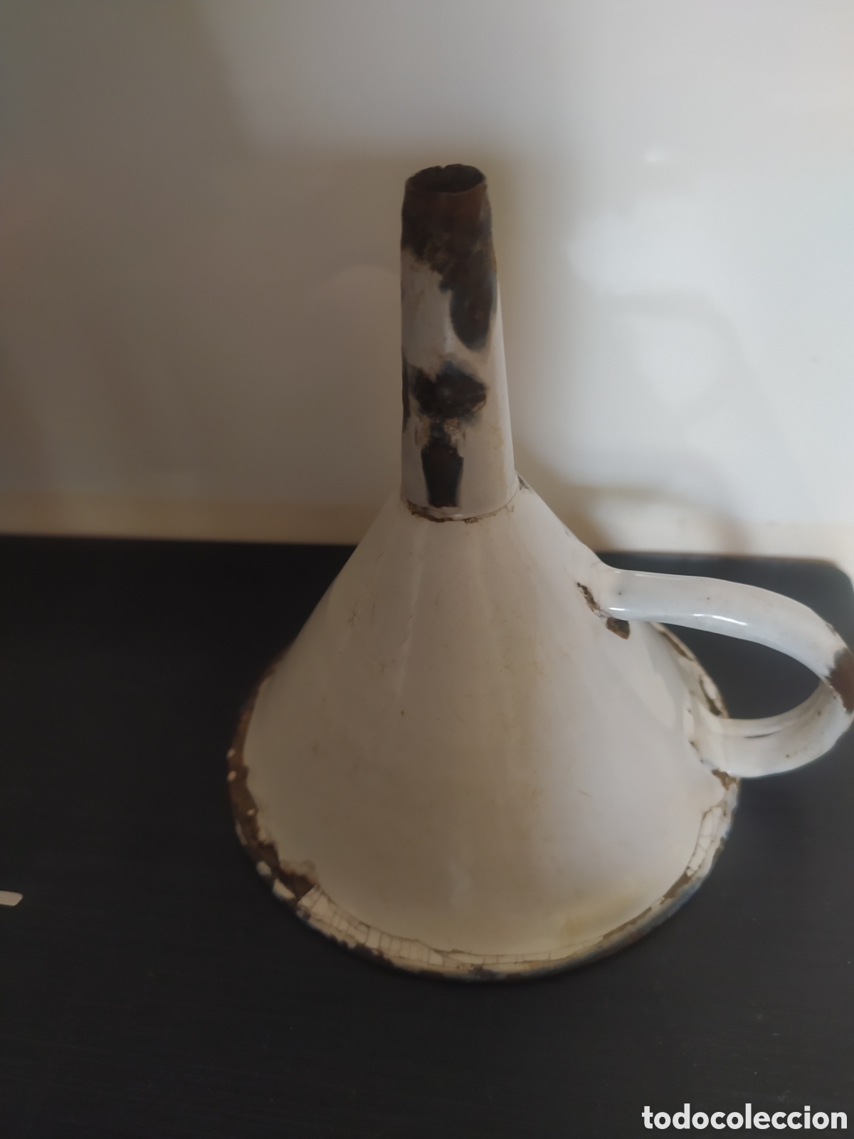 Antig&uuml;edades: Embudo hierro esmaltado en blanco - Foto 4