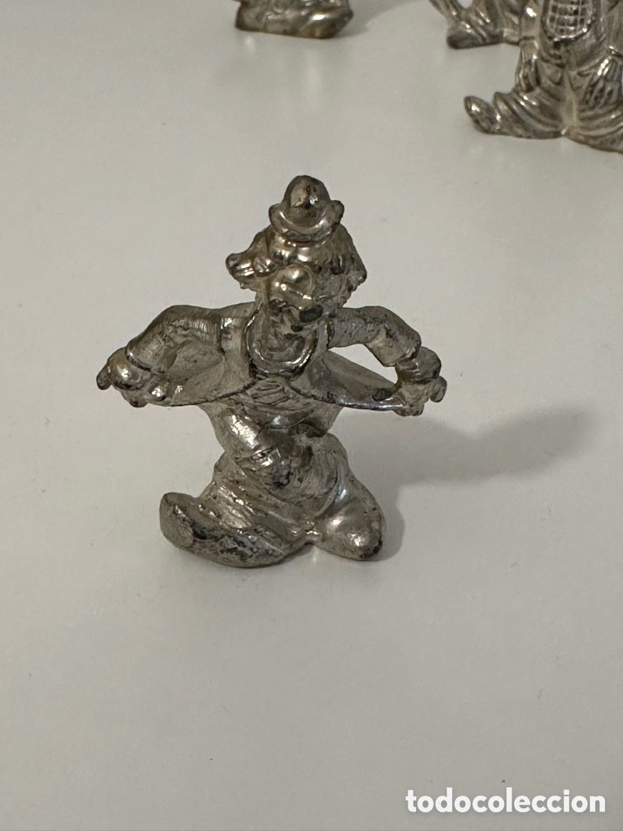 Antig&uuml;edades: Conjunto figuras payasos de metal - Foto 3