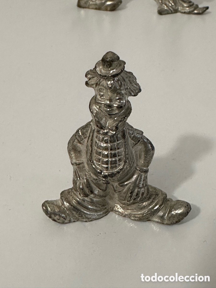 Antig&uuml;edades: Conjunto figuras payasos de metal - Foto 4