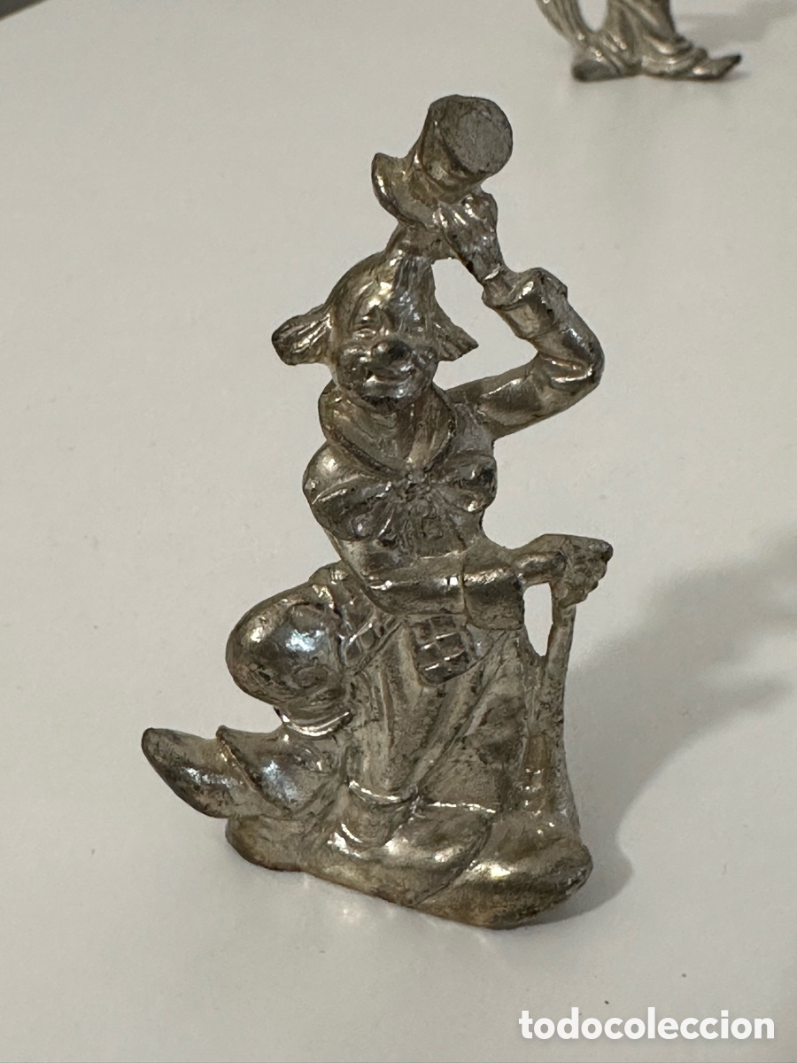 Antig&uuml;edades: Conjunto figuras payasos de metal - Foto 5