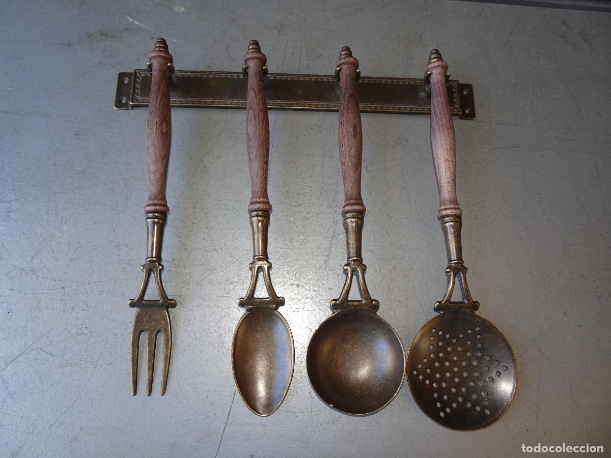 Antig&uuml;edades: Cucharones en bronce,juego de cucharas. - Foto 1