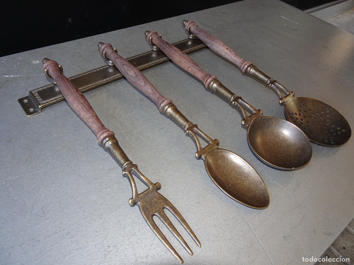 Antig&uuml;edades: Cucharones en bronce,juego de cucharas. - Foto 2
