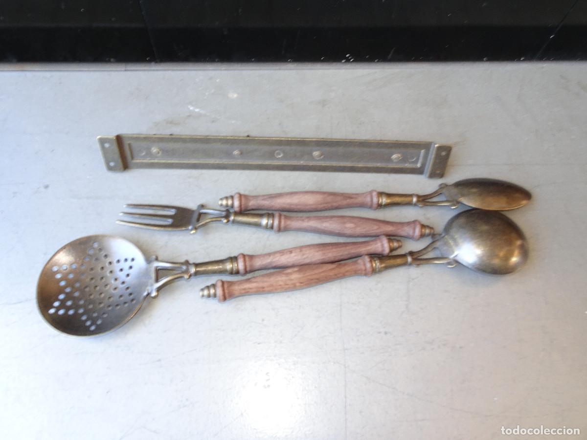 Antig&uuml;edades: Cucharones en bronce,juego de cucharas. - Foto 3