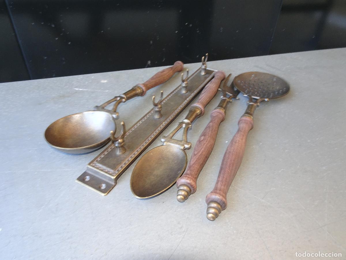 Antig&uuml;edades: Cucharones en bronce,juego de cucharas. - Foto 4