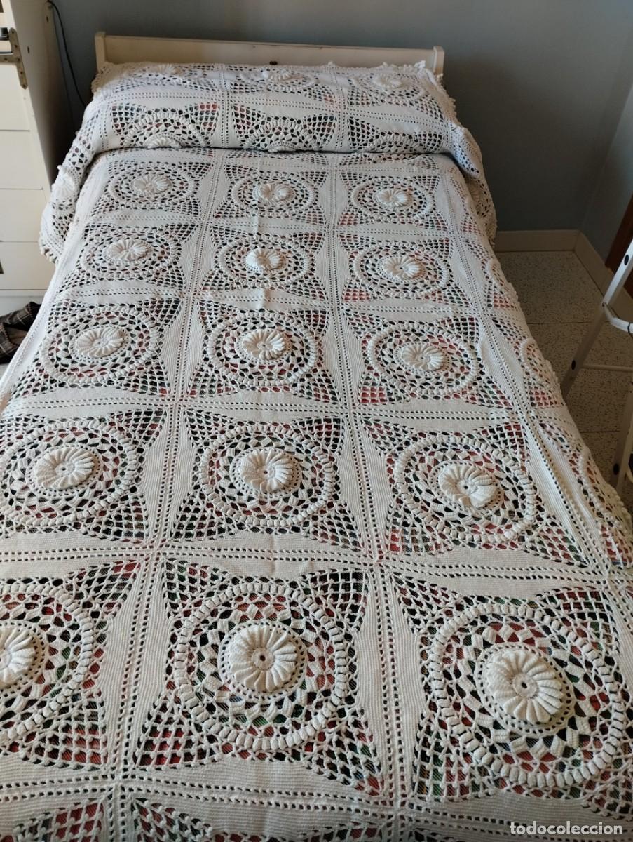 Antig&uuml;edades: Colcha de gancho, confeccionada a mano. - Foto 1