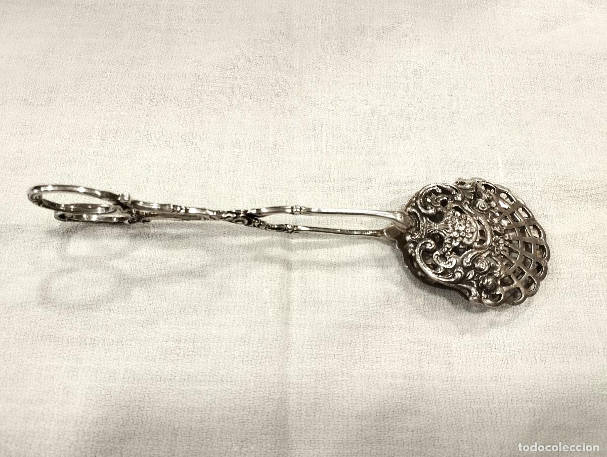Antig&uuml;edades: PINZAS DE POSTRE DE PLATA REPUJADA - Foto 1