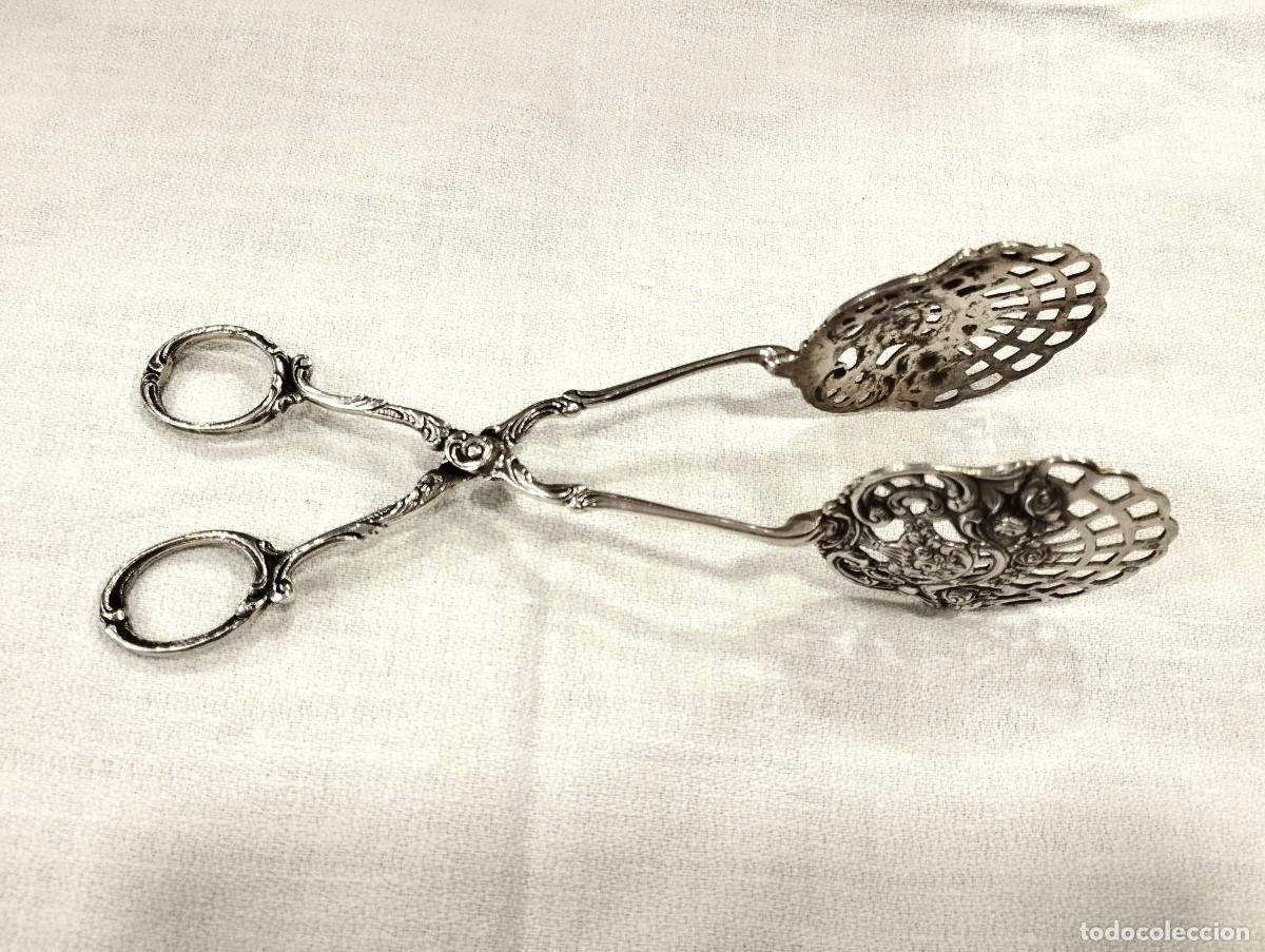 Antig&uuml;edades: PINZAS DE POSTRE DE PLATA REPUJADA - Foto 2