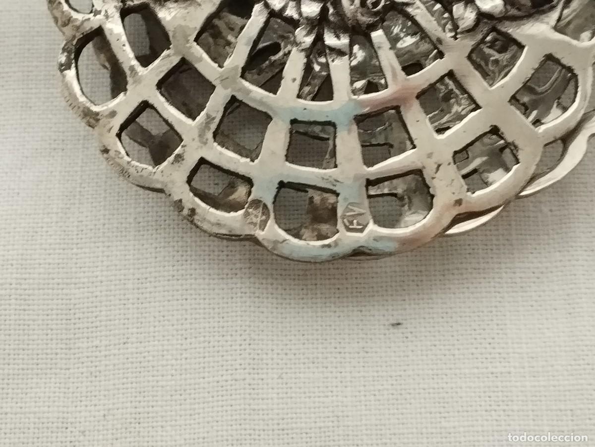 Antig&uuml;edades: PINZAS DE POSTRE DE PLATA REPUJADA - Foto 7