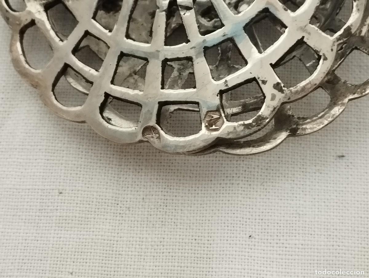 Antig&uuml;edades: PINZAS DE POSTRE DE PLATA REPUJADA - Foto 8