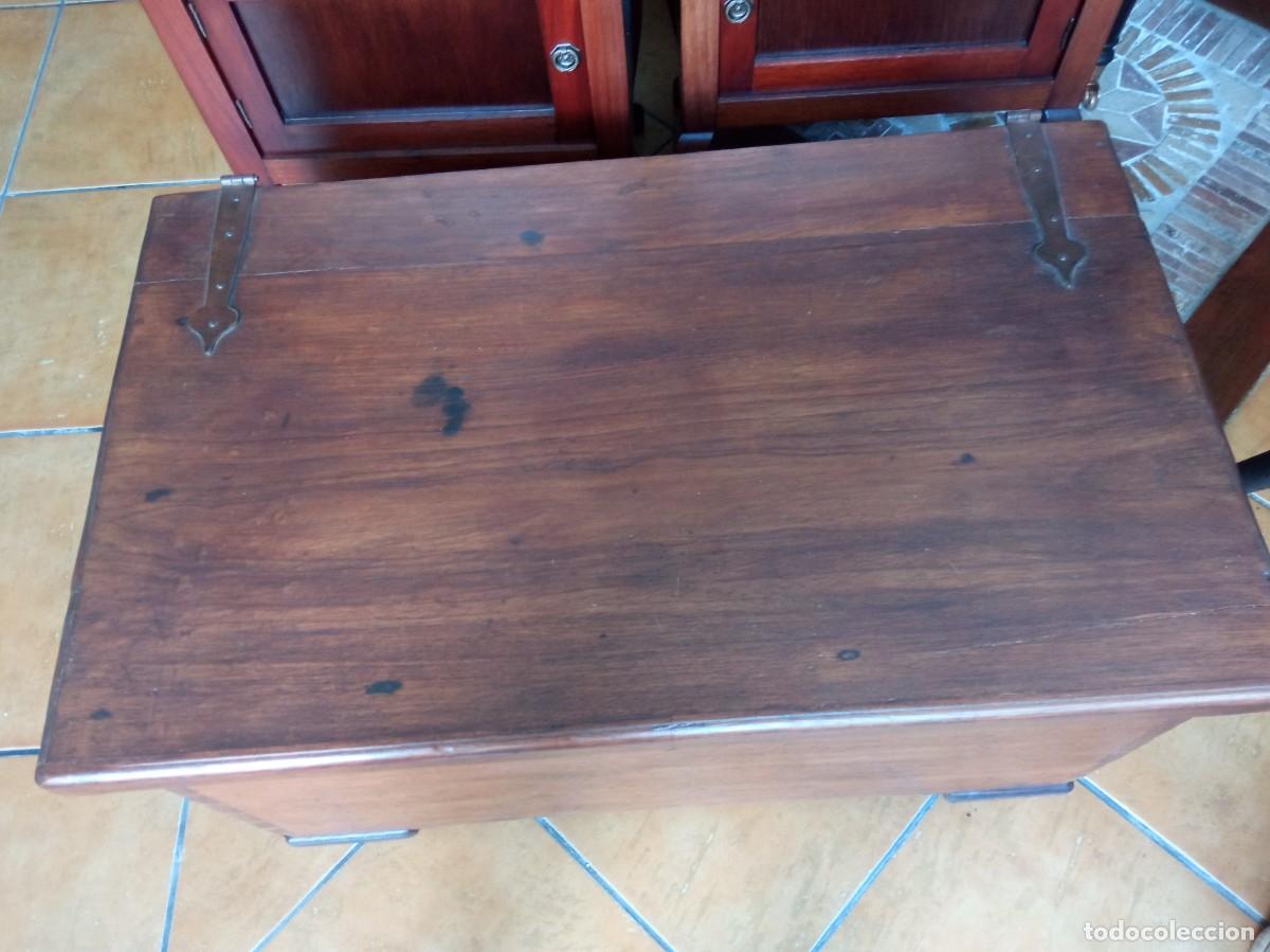 Antig&uuml;edades: ba&uacute;l de cedro restaurado - Foto 4